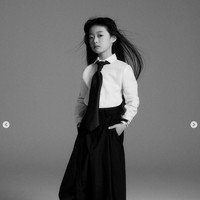 Aktris cilik itu dikenal sebagai pemeran Ha Ye Sol dalam drama Korea The Glory Part 2. Dia beradu akting dengan Lim Ji Yeon hingga Song Hye Kyo. Foto: dok. Instagram @ellekorea