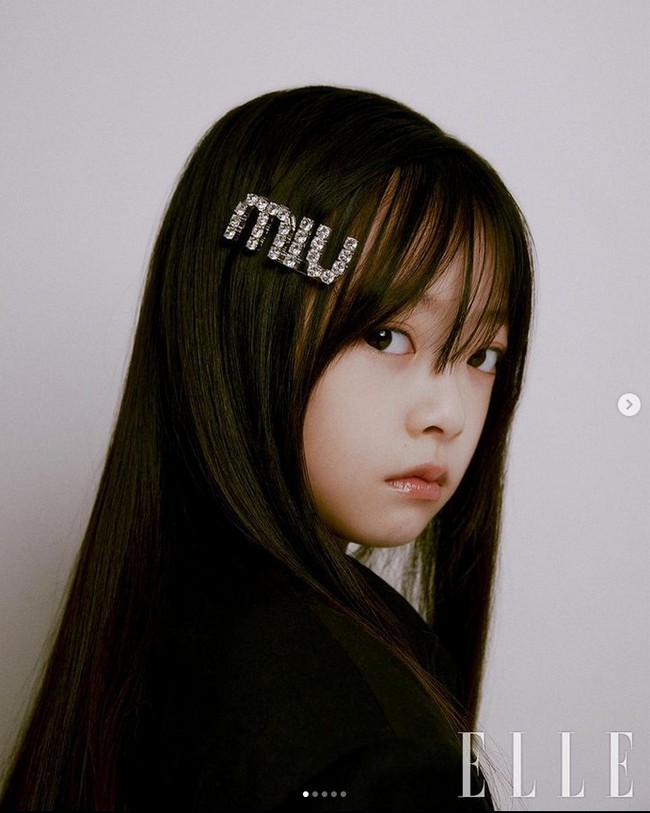 Oh Ji Yul menjalani pemotretan pertamanya dengan ELLE Korea. Namanya melambung setelah membintangi drama Korea The Glory Part 2. Foto: dok. Instagram @ellekorea