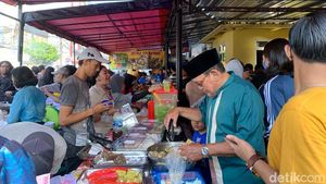 Senangnya Pedagang Pasar Takjil Benhil: Dagangan Ludes-Untung Berkali Lipat