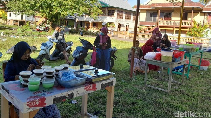 Pasar Takjil di Kabupaten Barru, Sulawesi Selatan (Sulsel).