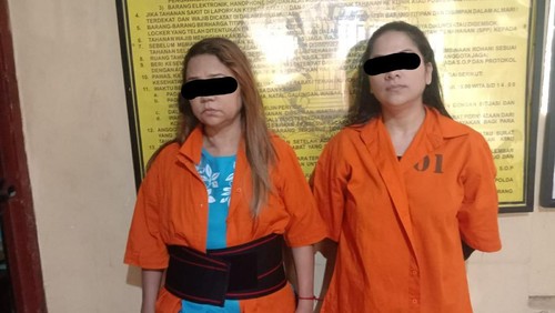 Pencuri gelang asal India Indrani Nandi (44) dan Jayita Nag (57). Mereka mencuri di sebuah toko di Bandara Internasional I Gusti Ngurah Rai.