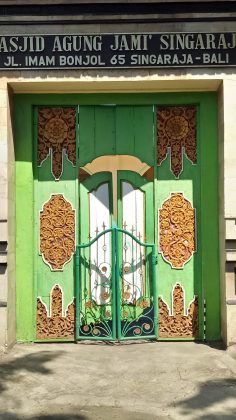 Pintu kuno Masjid Agung Jami Singaraja, Buleleng, Bali. (dok. kemendikbud)