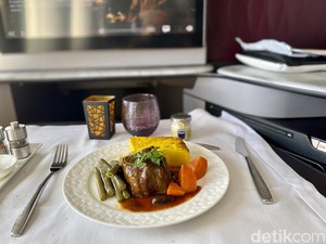 Menikmati Angus Beef Tenderloin Steak Sajian  Maskapai Terbaik Dunia