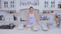 Punya dapur yang minimalis dan modern, dirinya sering unggah video berupa resep kue dan aneka camilan untuk penggemarnya.  Foto: Instagram BCL
