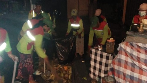 Penanganan sampah seusai Nyepi di Kecamatan Abiansemal, Badung, Kamis (23/3/2023).