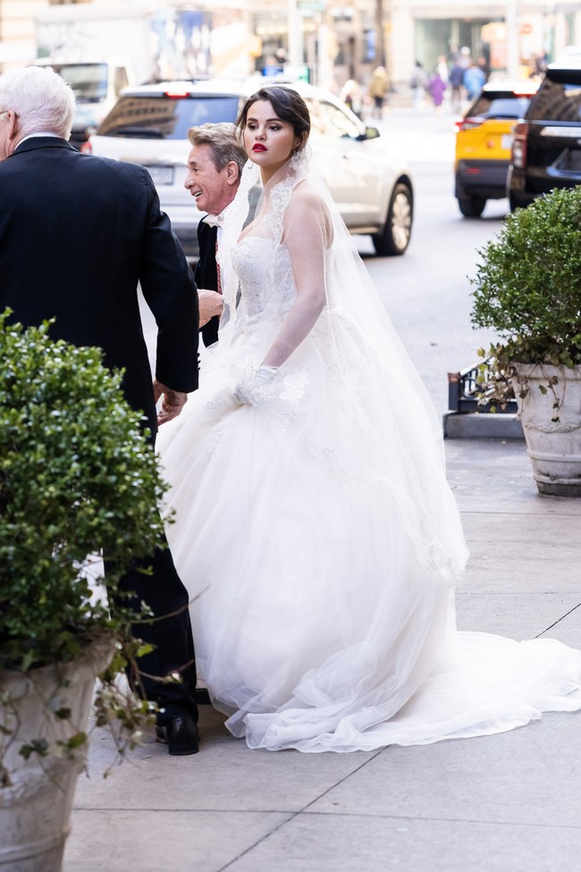 Kolom komentar Selena Gomez pun banjir pujian. Tak sedikit pula yang mendoakan momen pernikahan tersebut bisa menjadi kenyataan. I really hope to see you in a wedding dress one day, the most beautiful girl in the world, tulis seorang fans. (Foto: Gotham/GC Images)