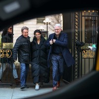 Penampilan Selena Gomez ini hanya beberapa pekan setelah ia memecahkan rekor sebagai wanita pertama di dunia yang memiliki 400 juta followers di Instagram. Ia menggeser posisi Kylie Jenner yang sebelumnya diikuti 382 juta akun. (Foto: Jose Perez/Bauer-Griffin/GC Images)