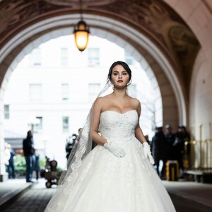 Foto: Selena Gomez Cantik Pakai Gaun Pengantin, Fans Doakan Cepat Menikah Foto: Selena Gomez Cantik Pakai Gaun Pengantin, Fans Doakan Cepat Menikah