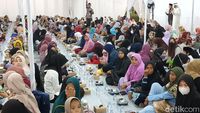 Melihat Buka Puasa Perdana Di Masjid Zayed Solo, 6.000 Takjil Dibagikan