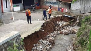 Tanah Longsor Timpa Rumah Warga Caringin Bogor, 15 Orang Mengungsi