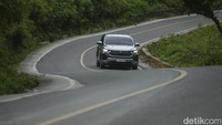 Selama perjalanan, kami ditemani satu unit Kijang Innova Zenix tipe V bensin dan satu unit Kijang Innova Zenix tipe Q Hybrid TSS Modelista, serta satu unit mobil support.