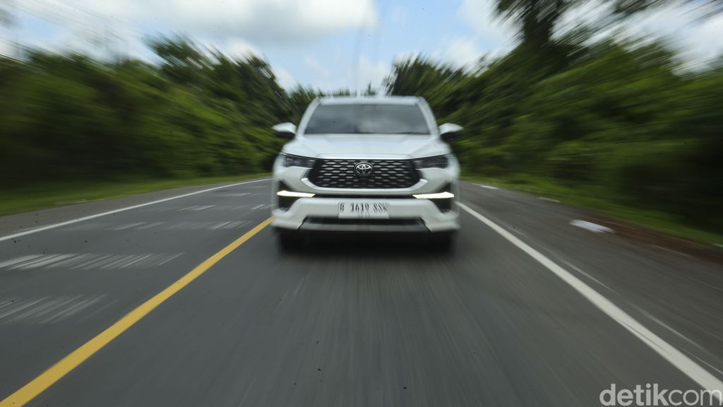Toyota Kijang Innova telah berubah total setelah lahirnya Innova Zenix atau Kijang generasi ketujuh. Selain tampangnya yang berubah, platform dan mesin Innova Zenix juga dirombak.