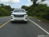 Innova Zenix Lawan Arah di BSD, Dicegat Malah Protes Terus Tancap Gas