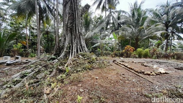 Tokoh Agama Setempat Haji Ali Aziz dan Makam Sembah Kalincir Putih