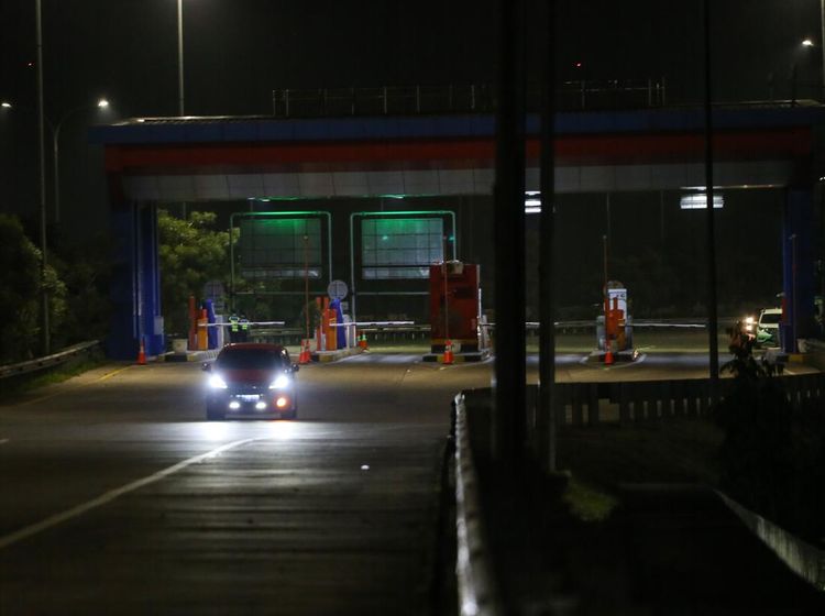 Sempat Diblokir, Tol Jatikarya Kembali Dibuka