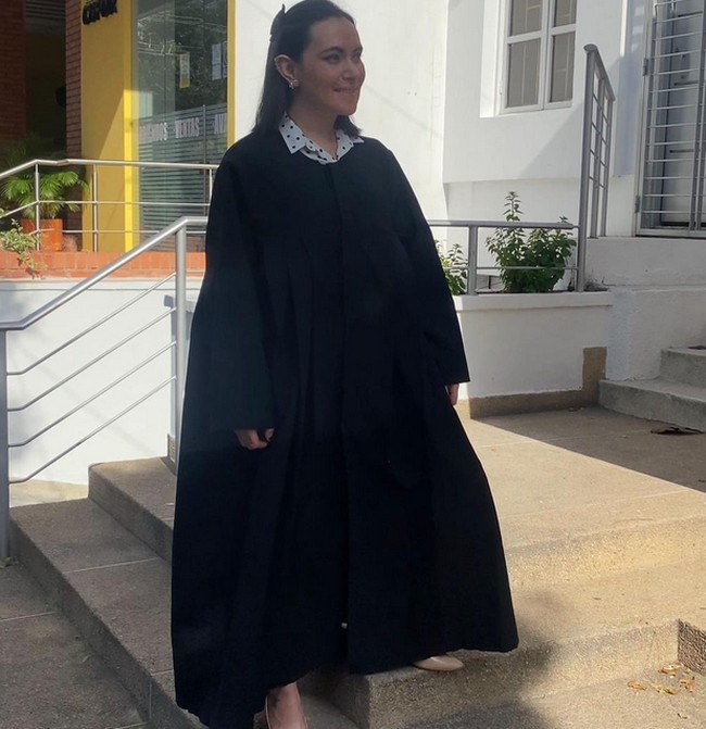 “Itu adalah bulan-bulan yang sangat sulit, memulihkan kesehatanku, ketenangan pikiranku, bahkan keinginan untuk hidup, terima kasih banyak kepada semua orang untuk setiap kata cinta, terima kasih kepada kalian yang membuatku bisa mengenakan jubahku lagi,” ungkapnya di Instagram.Foto: dok. Instagram