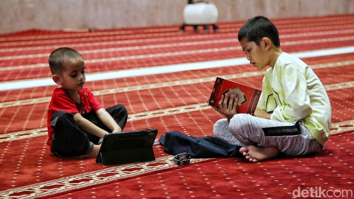 Di bulan Ramadan, umat Islam diperintahkan untuk memperbanyak ibadah. Karena amalan yang dilakukan di bulan Ramadan, mendapat pahala yang berlipat ganda.