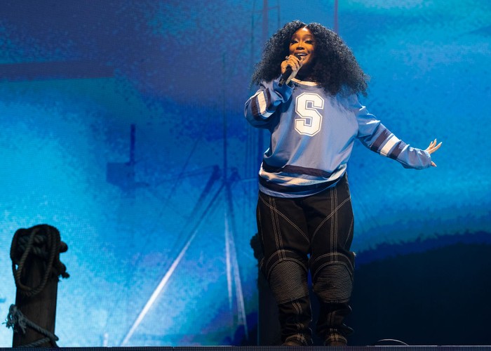 VANCOUVER, BRITISH COLUMBIA - MARCH 19: Singer SZA performs on stage during her The SOS North American Tour at Rogers Arena on March 19, 2023 in Vancouver, British Columbia, Canada. (Photo by Andrew Chin/Getty Images)