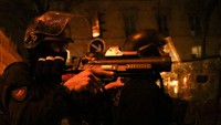 Polisi menembakan gas air mata.