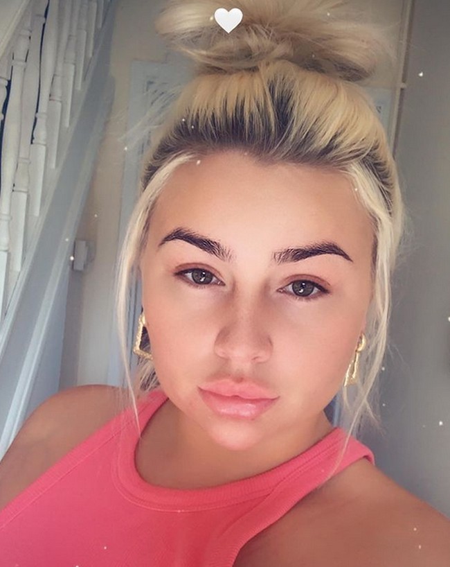 Abigail White tampak tidak memikirkan bahwa hidupnya akan dihabiskan belasan tahun di penjara. Yang dia inginkan kini hanya bisa bercinta dengan kekasih barunya. Foto: dok. Instagram/@mitzeelewis