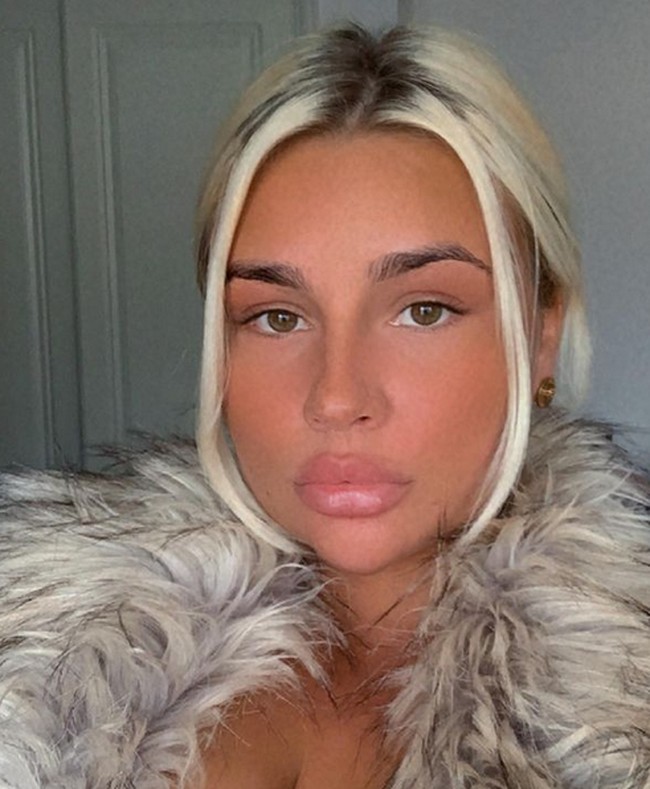 “Menjadi perhatianku setelah baru-baru ini dijatuhi hukuman 18 tahu bahwa penjara tidak memfasilitasi menginap bagi narapidana wanita dan pasangannya,” kata wanita berambut pirang itu kepada Inside Times. Foto: dok. Instagram/@mitzeelewis