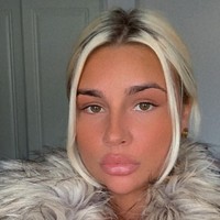 “Menjadi perhatianku setelah baru-baru ini dijatuhi hukuman 18 tahu bahwa penjara tidak memfasilitasi menginap bagi narapidana wanita dan pasangannya,” kata wanita berambut pirang itu kepada Inside Times. Foto: dok. Instagram/@mitzeelewis