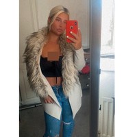 Abigail kini mendesak sistem penjara Inggris untuk mengubah peraturan mengenai hak kunjungan ‘dewasa’ demi bisa memenuhi kebutuhan biologis. Foto: dok. Instagram/@mitzeelewis