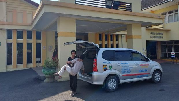 Ambulans gratis 'Si Polin' milik Ipda Sodiq