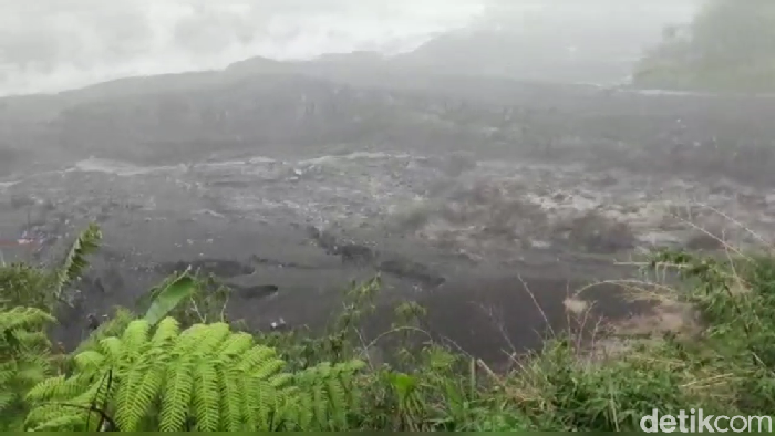 Banjir lahar dingin Gunung Semeru