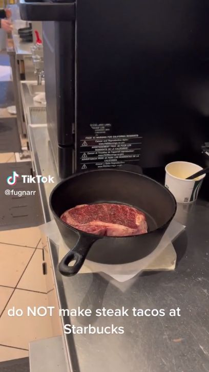 Usil Masak Steak di Tempat Kerjanya, Pria Ini Auto Dipecat!