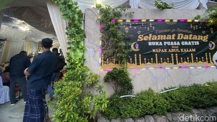 Buka puasa gratis di rumah Abul Kalam di Kota Sukabumi