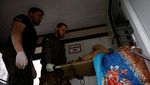 Bus Medis Keliling Evakuasi Tentara Ukraina yang Terluka