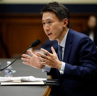 Berbagai video menunjukkan bagaimana Shou bekerja keras menanggapi cecaran pun jadi viral di media sosialnya sendiri, TikTok. Banyak orang menyoroti kemampuannya untuk tetap bersikap cerdas, sabar, dan profesional dalam menghadapi para anggota parlemen. Foto: Getty Images/Chip Somodevilla