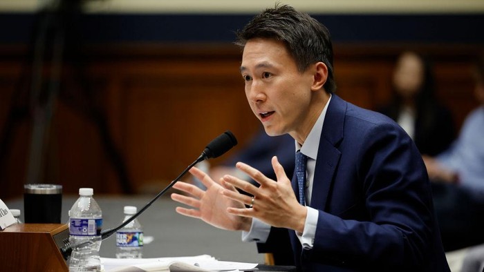 WASHINGTON, DC - MARCH 23: TikTok CEO Shou Zi Chew testifies before the House Energy and Commerce Committee in the Rayburn House Office Building on Capitol Hill on March 23, 2023 in Washington, DC. The hearing was a rare opportunity for lawmakers to question the leader of the short-form social media video app about the companys relationship with its Chinese owner, ByteDance, and how they handle users sensitive personal data. Some local, state, and federal government agencies have been banning the use of TikTok by employees, citing concerns about national security.  (Photo by Chip Somodevilla/Getty Images)