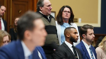 Dean dan Michelle Nasca, yang mengajukan gugatan terhadap Tik Tok dan Bytedance Inc. atas kematian putranya, Chase Nasca, 16 tahun.Foto: Bloomberg via Getty Images/Bloomberg