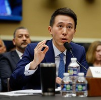 Akun CEO TikTok tersebut pun langsung diserbu dan bertambah lebih dari 100 ribu pengikut dalam semalam setelah disidang kurang lebih lima jam.Foto: Getty Images/Chip Somodevilla