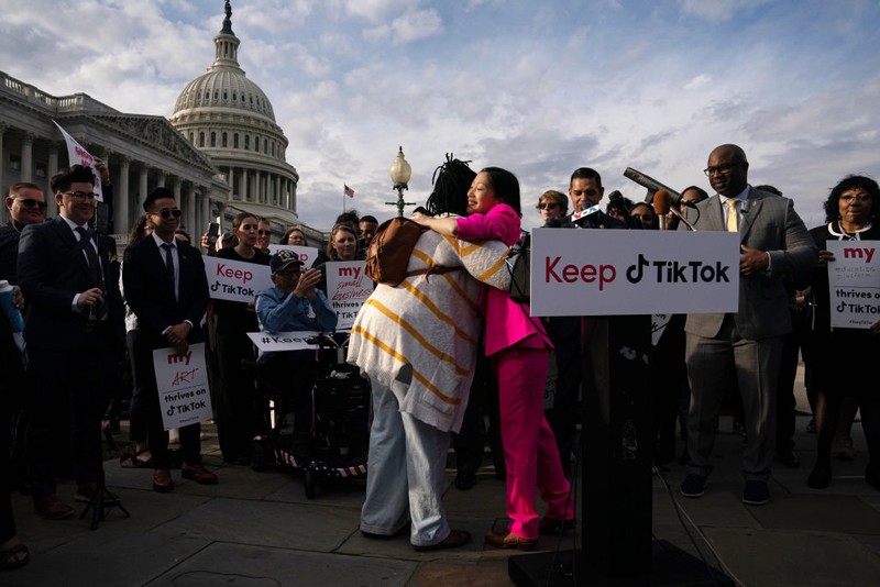Demo pelarangan TikTok