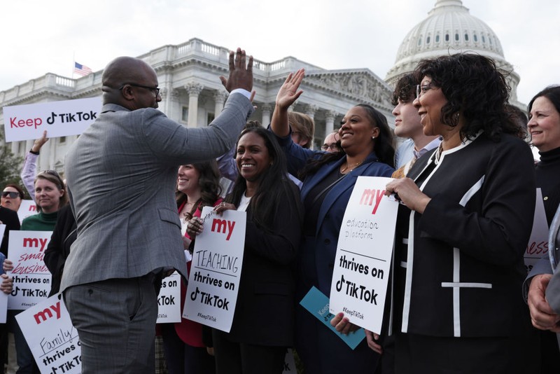 Demo pelarangan TikTok