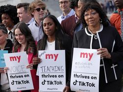 Aksi Demo di DPR AS Minta TikTok Jangan Dilarang