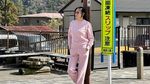 7 Gaya Donna Harun Liburan di Jepang, Tak Terlihat Punya 4 Cucu