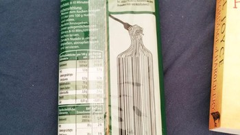 Barcode yang panjang lurus dengan garpu, menggambarkan produk dari kemasan mie. Foto: Dok. sadanduseless