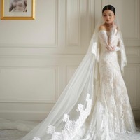 Valencia Tanoesoedibjo memilih gaun pengantin rancangan Zuhair Murad saat menikah dengan Kevin Sanjaya di Paris, Prancis, pada Kamis (23/3/2023). Foto: Instagram/@morden.co, @samuelrustandy