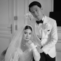 Valencia Tanoesoedibjo mengenakan gaun dari koleksi wedding Zuhair Murad yang dikenal dengan rancangan bergaya klasik, elegan dan mewah. Harga gaun pengantin yang mereka tawarkan mulai dari Rp 200 jutaan. Foto: Instagram/@morden.co, @samuelrustandy