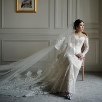 Veil panjang melengkapi penampilan pengusaha 30 tahun ini sebagai pengantin.  Foto: Instagram/@morden.co, @samuelrustandy