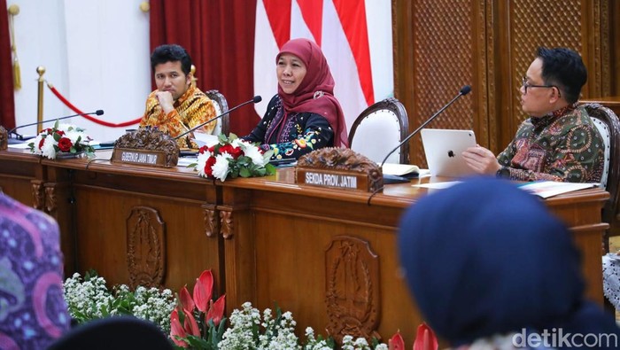 Gubernur Khofifah memberi wejangan para kepala OPD