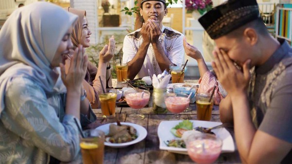 70 Ucapan Berbuka Puasa Lucu, Islami, Romantis, hingga Bahasa Inggris