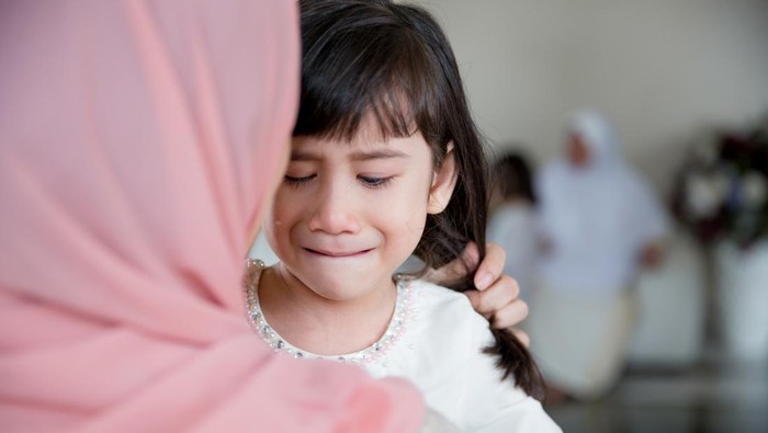 Ilustrasi Cara Menghadapi Anak yang Mengeluh saat Puasa