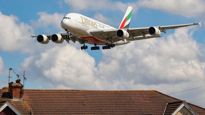 Pesawat penumpang terbesar di dunia yakni Airbus A380 akan beroperasi di Bali. Ini dia penampakan pesawat tersebut.