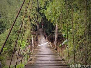 Tali Jembatan Desa di Bojonegoro Putus, Warga Harus Putar Balik 5 Km