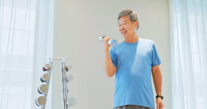 Catat! Ini Cara Bantu Orang Tua Tetap Bugar & Sehat Selama Berpuasa